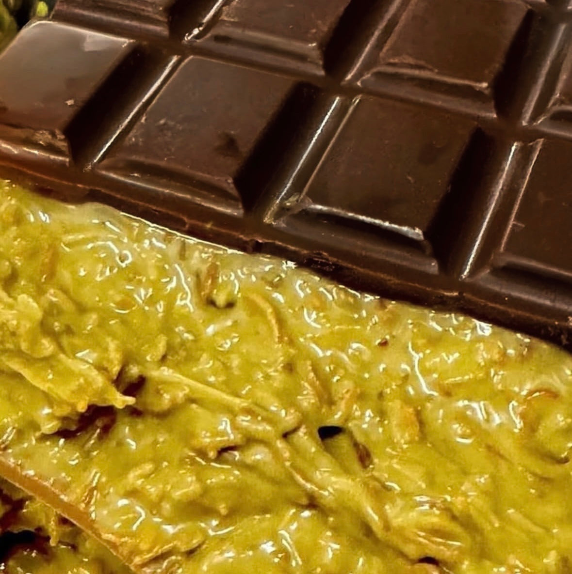 Viral Dubai Knafeh Pistachio Dark Chocolate Bar